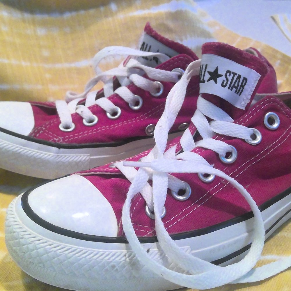 CONVERSE ALLSTAR RED SNEAKERS SIZE 5